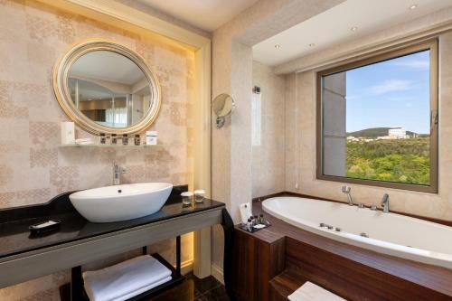 Corner Double Room