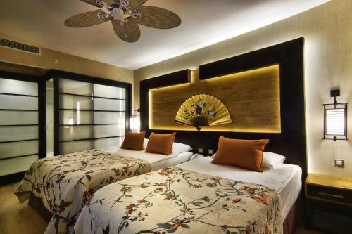Deluxe Üç Kişilik Oda - Deniz Manzaralı
