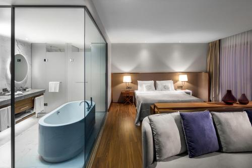 Corner Suite with Golden Horn View