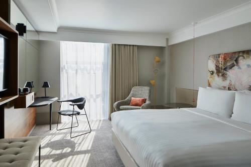 Deluxe Queen Room