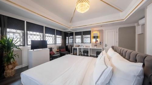 Family Room - City View