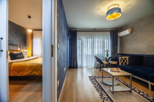 Superior One-Bedroom Apartment - With Balcony