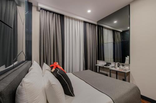 Deluxe Çift Kişilik Oda - Yandan Deniz Manzaralı