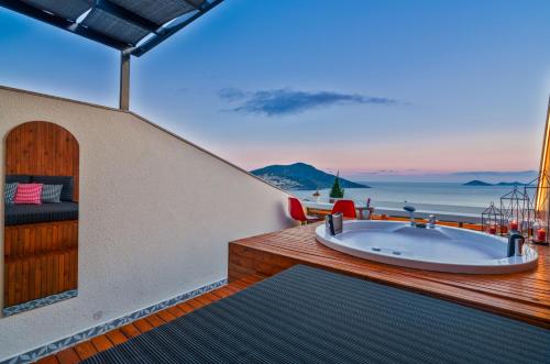 Deluxe Double Room - With Bathtub