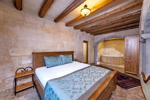 Stone King Suite with Spa Bath