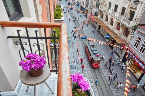 Superior Stüdyo - Balkonlu, İstiklal Caddesi Manzaralı