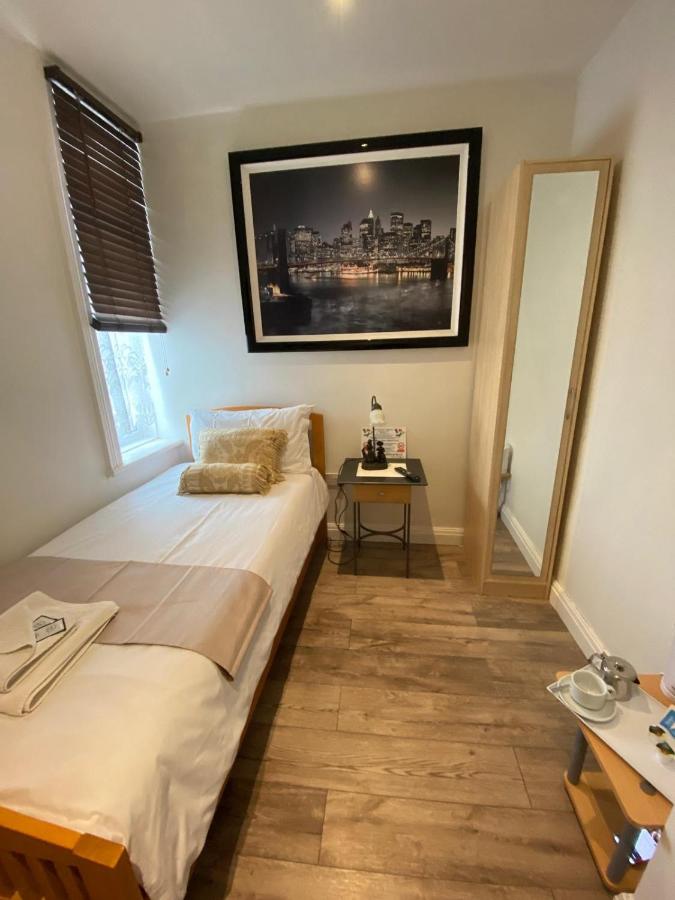 Alexander Hotel Fully Refurbished All Rooms En-suite