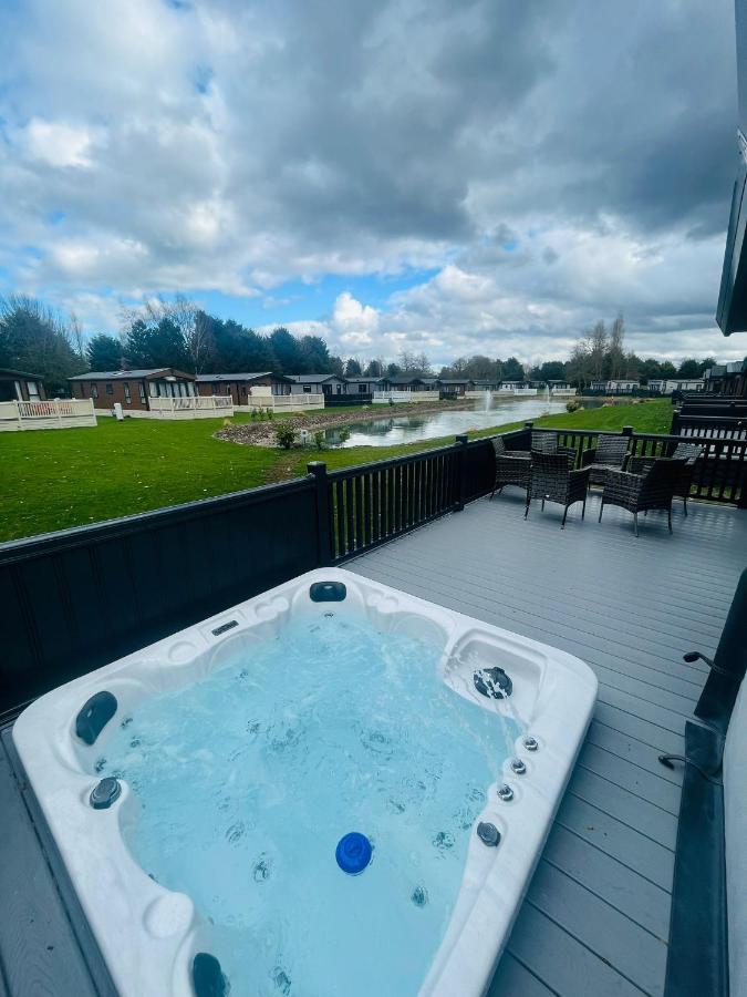 Belle Vue Lodge with Hot Tub