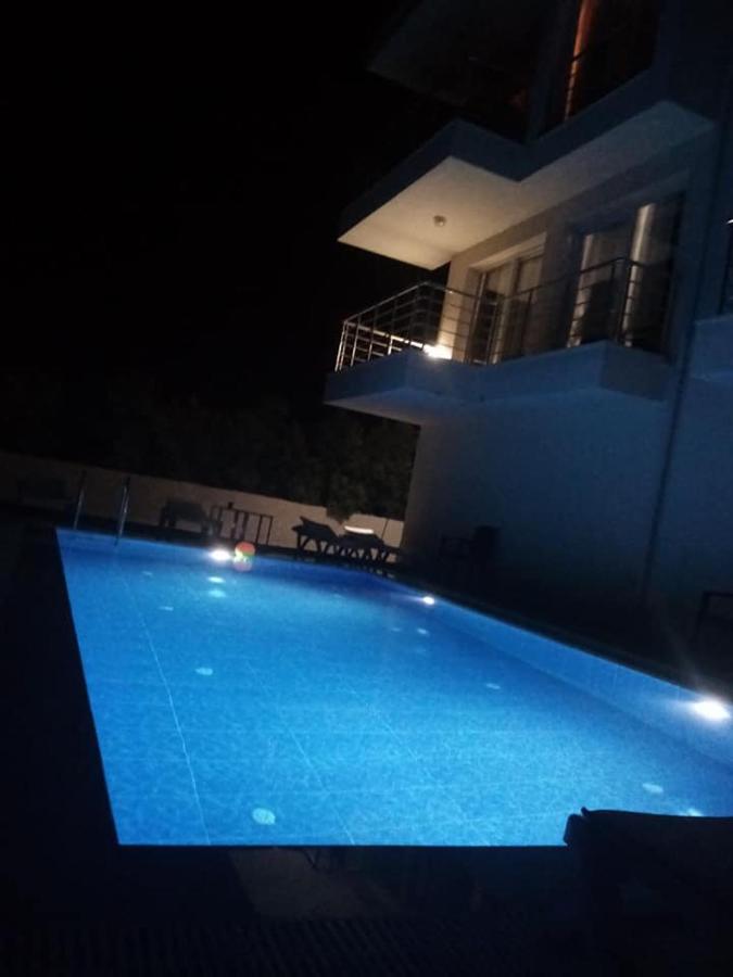 Dalgıç Suit Pool Club