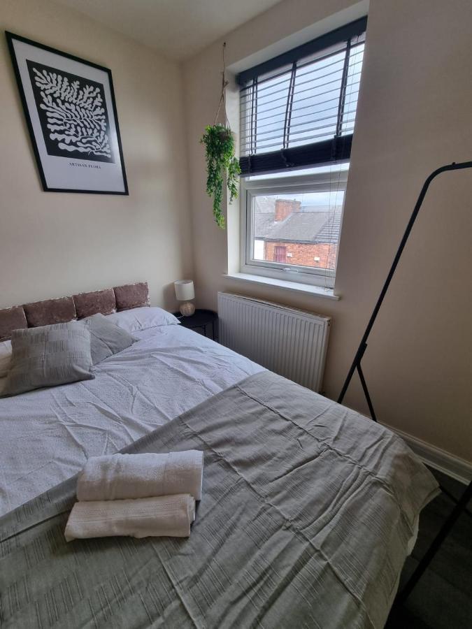 Double room 2 in Levenshulme shared bathroom