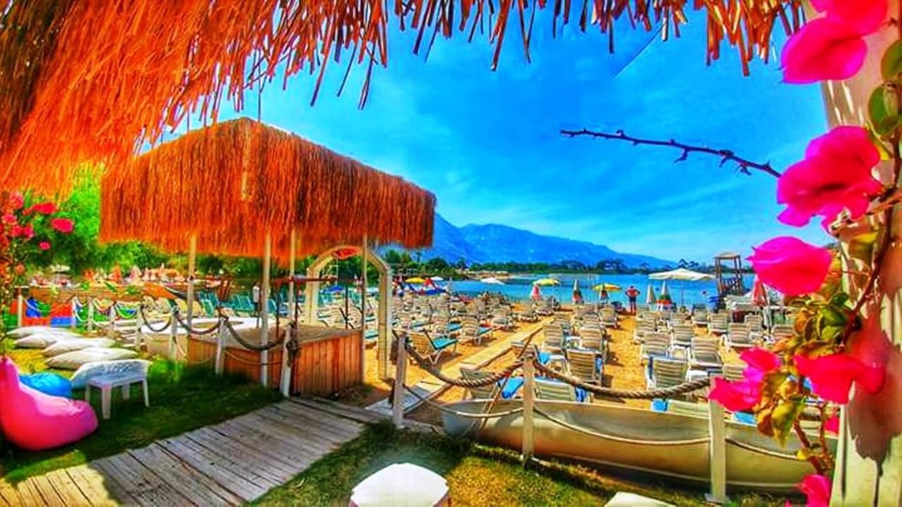 Golden Sand Beach Club & Caravan Holidays