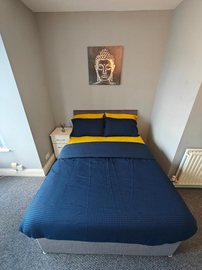 Large Room in Nottingham 06