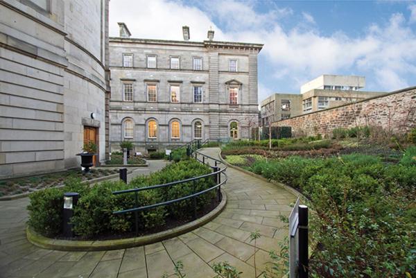 Mansion James Craig Court