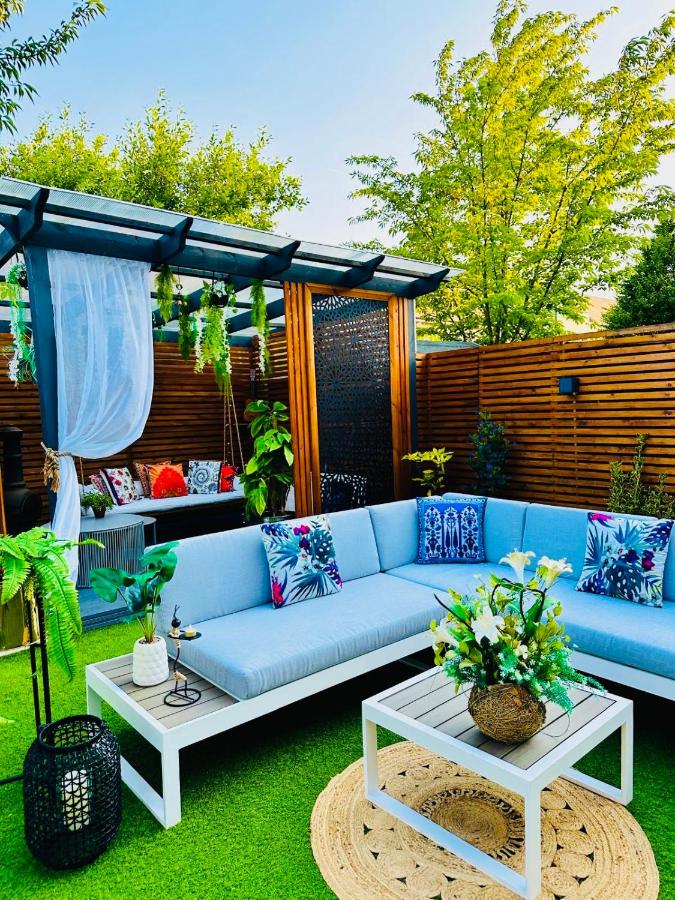 MeeZee Pearl Double Bed Lodge With Free Parking