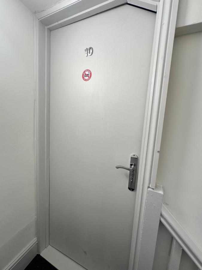 Room 10 NG3 2AZ