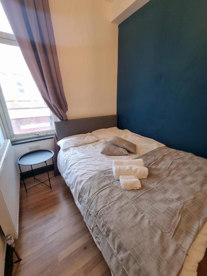 Room 2 with private bathroom