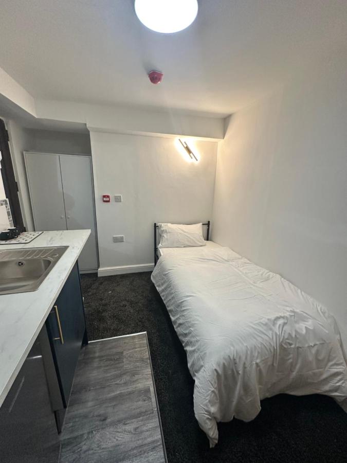 Room 6 NG3 2AZ