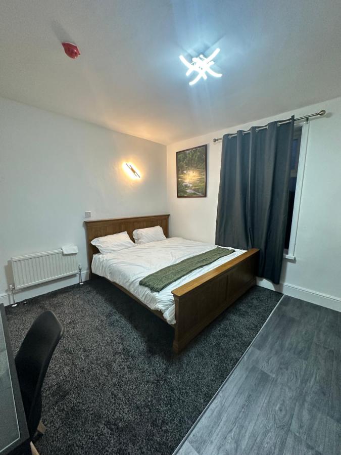 Room 8 NG3 2AZ