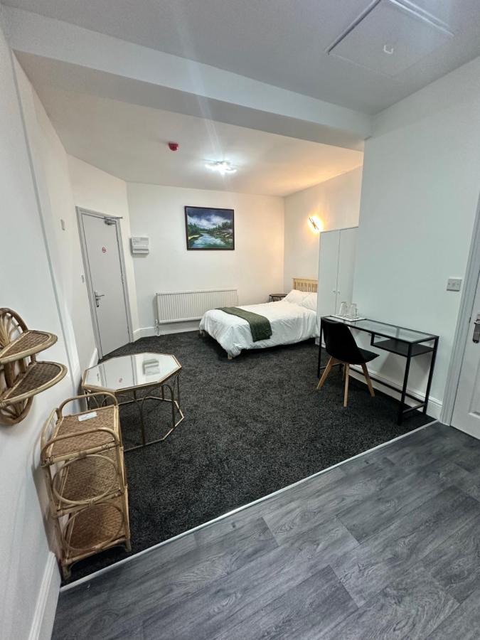 Room 9 NG3 2AZ