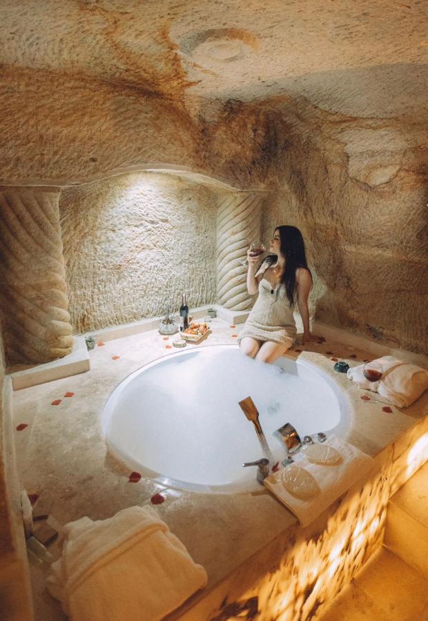Tale Cave İn