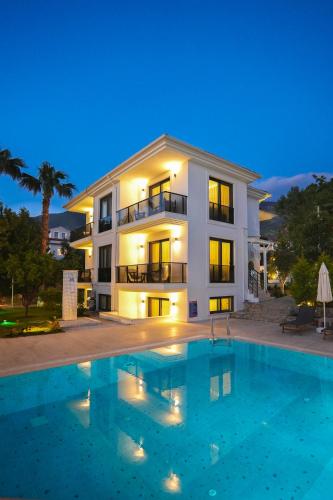 Suite - Pool View