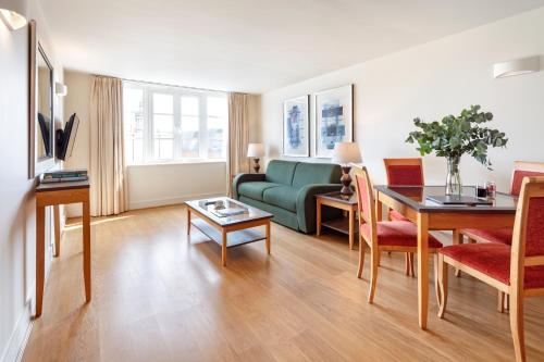 One-Bedroom Apartment with Sofa Bed