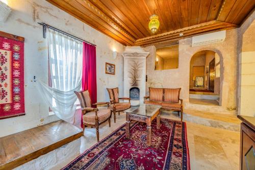 Premium King Cave Suite