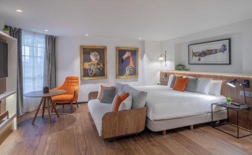 The Level Junior Suite with Executive Lounge Access