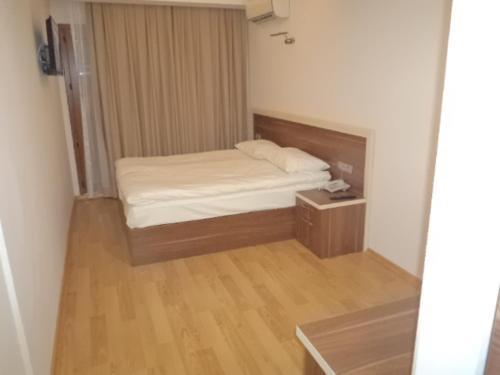 Double Room with Balcony (2 Adults + 1 Children)