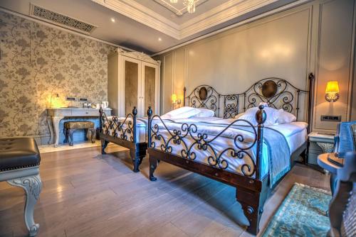 Superior Double or Twin Room with Garden View