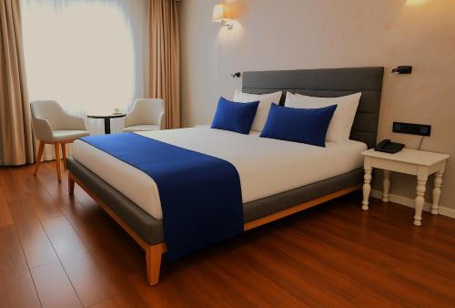 Standard Double Room with City View - Non-Smoking