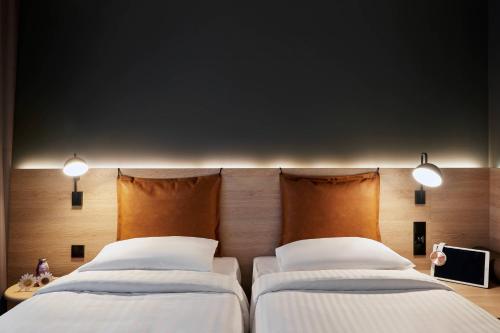 Moxy Twin Room