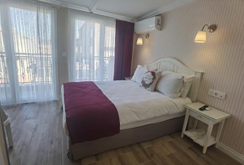 Çift Kişilik Oda - Balkonlu ve Deniz Manzaralı