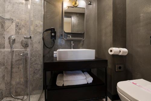 Economy Double or Twin Room (No View)