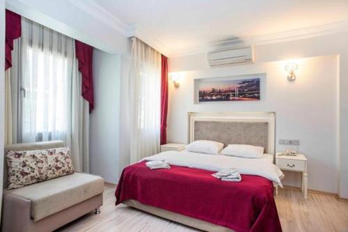 Deluxe Double Room (2 Adults + 1 Child)