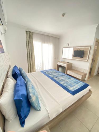 Standart Çift Kişilik Oda - Yandan Deniz Manzaralı