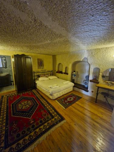Double Occupancy Deluxe Cave Room