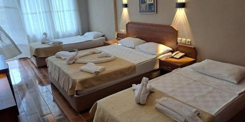 Double or Twin Room - Side Sea View