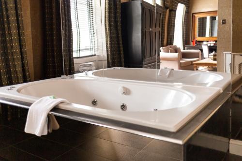 Suite with Spa Bath