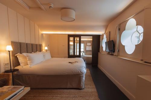 Coach House Guest Room