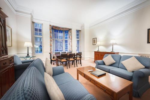 Three-Bedroom Apartment - 2 with Bathroom