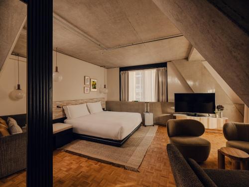 East End Balcony Suite