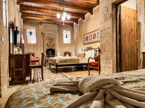 Deluxe Double Cave Room