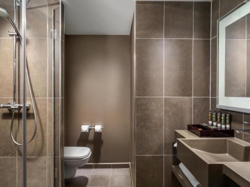 Junior Executive Suite with One Queen Bed and Sofabed