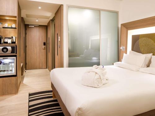 Executive 1 Queen Bed Room
