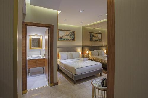Connected twin rooms