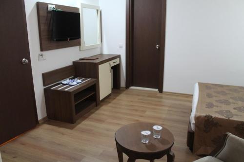 Standard Double or Twin Room - Side Sea View