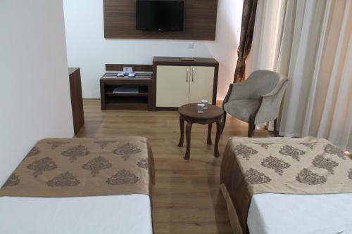 Standard Triple Room - Side Sea View