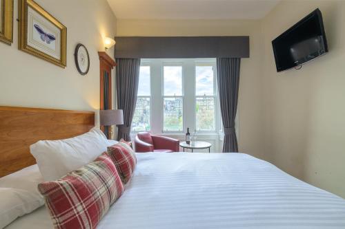 Standard Double Room with Princes Street View