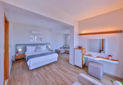 Deluxe Family Room with Sea View